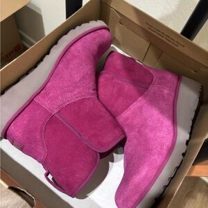 UGG Women's Fuchsia Suede Winter Boots